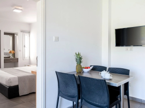 Rio Gardens - Rich 1-bdr Apt w Balcony