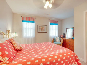 Beaufort Home w/ Patio 3 Mi to Downtown!