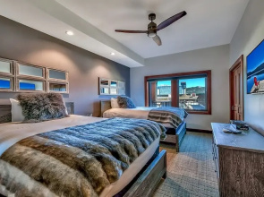 Luxury 3Br Residence steps from Heavenly Village & Gondola 3 Bedroom Condo by RedAwning