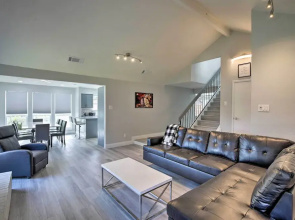17 Mi to Dallas: Richardson Home w/ Hot Tub