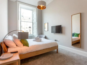 Destination Edinburgh Apartment York Place