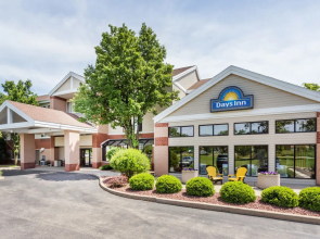 Days Inn & Suites Madison