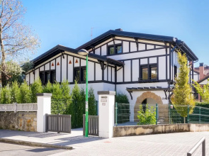NEGURI I apartment with parking by Aston Rentals
