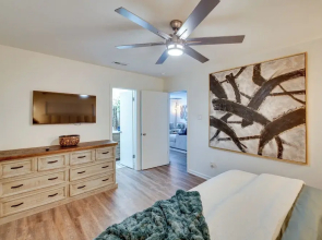 3 Mi to Dtwn Hot Springs: Modern Condo!