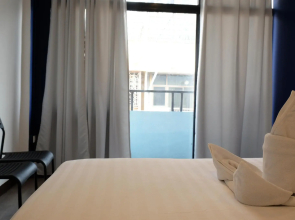 Sleep With Me Bangkok - BTS Phra Khanong