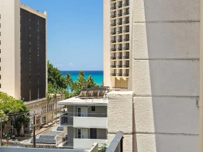 The Bamboo Waikiki 704
