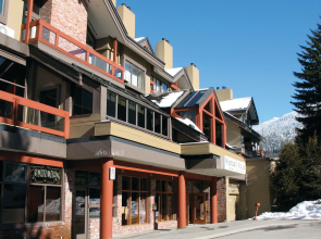 Whistler Village Inn And Suites
