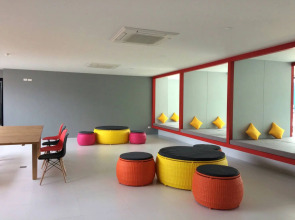 Wake Up Aonang Hotel