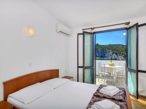 Apartment Cico Hvar/Pokrivenik 41407