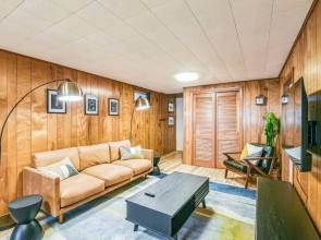 Iowa City 4br Backyard Walk To Stadium 4 Bedroom Home