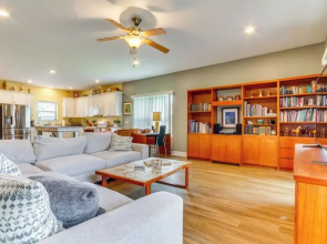 Pet-friendly Pensacola Home ~ 2 Mi to Bruce Beach!