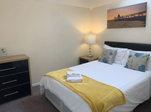 6 bed House With 2 En-suites, Garden and Parking