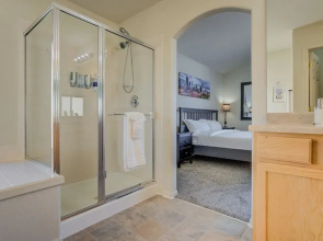 5BR Theatre & Arcade AF Academy Trails, W/hot Tub!