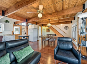 Pet-friendly Fredericksburg Cabin w/ Hot Tub!