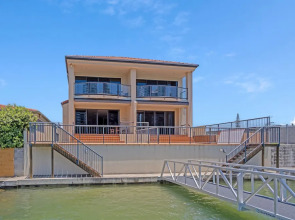 Luxury Waterfront with Outdoor Spa