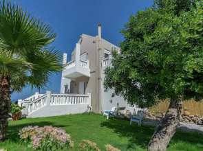 Infinity Pool Villa With Sea Views Near Rethymno City & Beach and Shaded BBQ