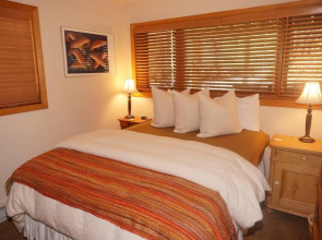 Exclusive And Private Roaring Fork Riverfront Town  - Walk To Restaurants And Shops 5 Bedroom Townhouse by RedAwning