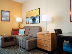 TownePlace Suites Orlando at FLAMINGO CROSSINGS® Town Center/Western Entrance