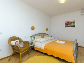 Studio apartment Lemar - parking and barbecue: SA3 Bol, Island Brac