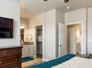 Spacious Villa 5 minutes to Lake State park by Redawning