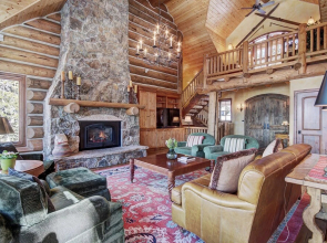 Ten Mile  4 Bedroom Home by RedAwning