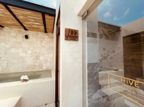 Hive Cancun by G Hotels