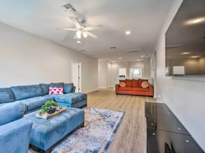 12 Mi to Disney: Spacious Resort Home w/ Lanai