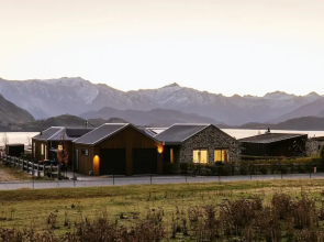 Te Moana - Lake Views - Sleeps 7