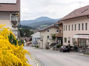 Schlosserhaus Lam