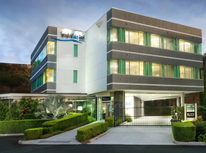 Springfield Lakes Boutique Hotel