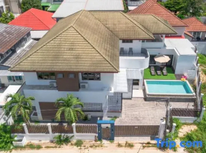 9 BR Pool Villa near Shopping Mall.