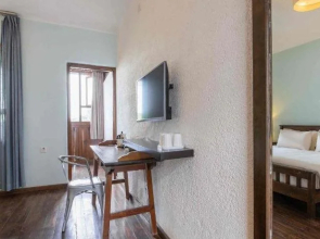 Maomaocool Traveling with Hotel Santa