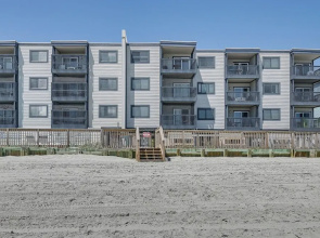 Coastal Condo on Beach w/ Community Pool Access!