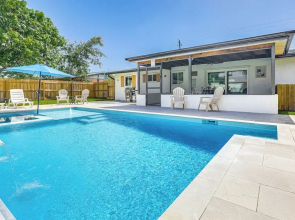 Swim, Game & Bbq: Family Retreat in Stuart