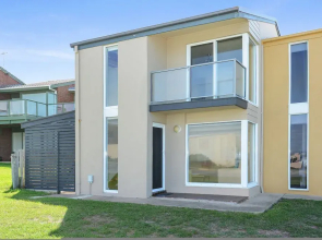 South Seas - Port Elliot Beachfront Apt - Wifi