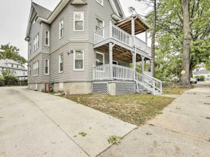 Bright Springfield Apartment w/ 2 Balconies!