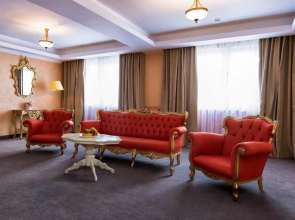 Hotel Roman by Dumbrava