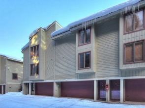 Trappeur 3 2 Br condo by RedAwning