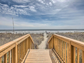 2 Mi to Barefoot Landing: Beachfront Resort Studio