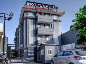 OYO Townhouse 044 Sector 14 Gurugram
