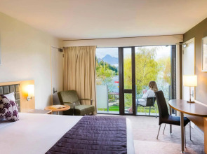 Novotel Queenstown Lakeside