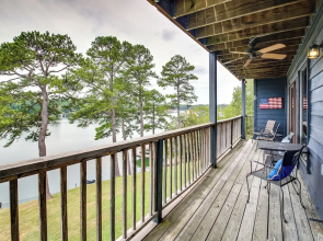 5 Mi to Casino: Waterfront Condo in Hot Springs!