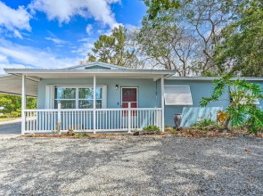 Quaint Naples Home ~ 4 Mi to Naples Beach!