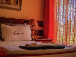 Ebuhleni Guest Lodge