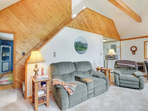 Lake Access & Decks: Pet-friendly Poconos Cabin!