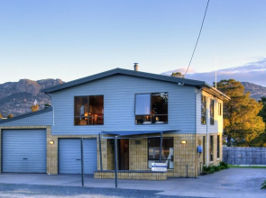 The Lookout ~ Large family house with views