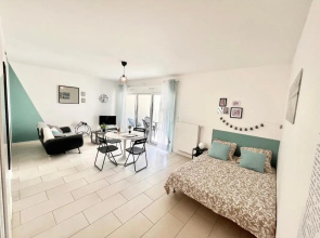 Jacuzzi / Parking Privé / Terrasse / Au pied du tram