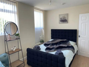 Apartment Sleeps 4, Free Parking, Pets Welcome