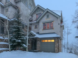 Aspen Ridge 17 by Avantstay Ski-in/ski-out Town House w/ Hot Tub