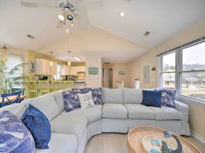 Coastal Home w/ Community Pool < 2 Miles to Beach!